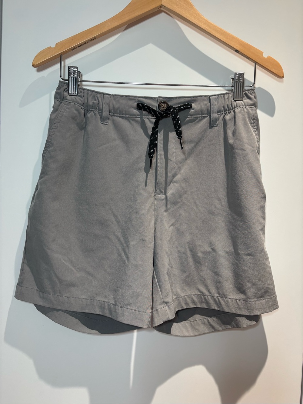 Chubbies Classic Gray Men’s Swim Trunks with Black Drawstring 6” Inseam - Medium